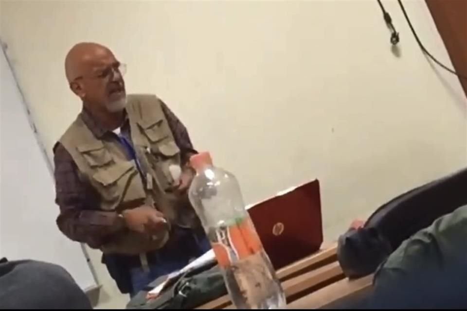 El video fue subido a redes sociales por los mismos estudiantes quienes detallaron que existen al menos 40 señalamientos de acoso por parte de estudiantes.