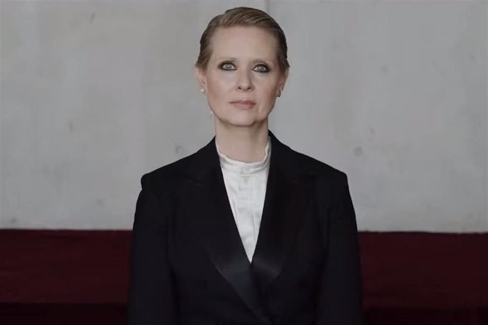 En el video 'Be a Lady, They Said', Nixon señala  la presión a la que se ve sujeta el género femenino día con día.