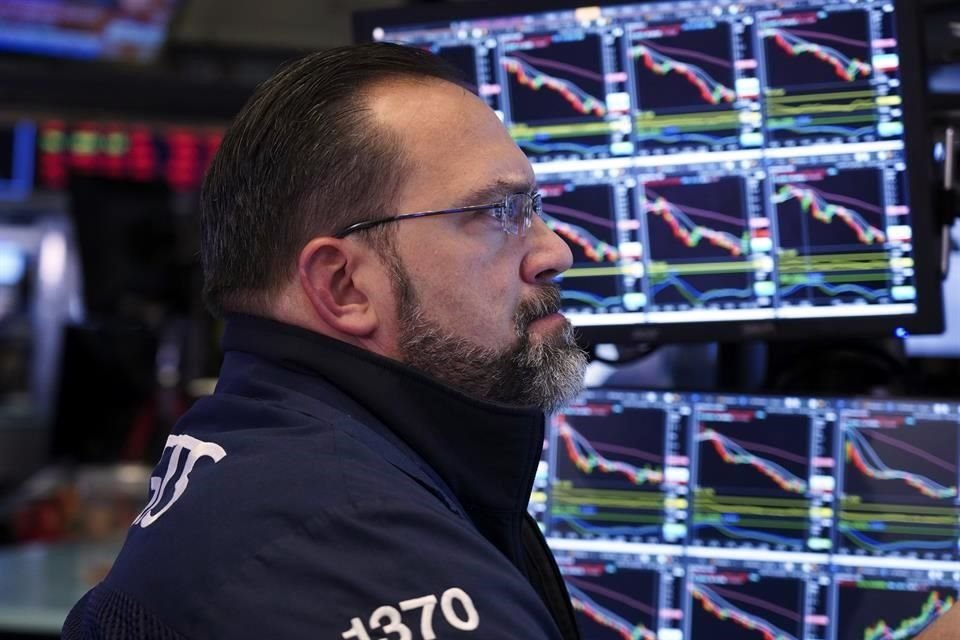 Wall Street se volvió a desplomar el martes debido a que continuaron las liquidaciones generalizadas en el mercado, en medio de un creciente sentimiento de aversión al riesgo.