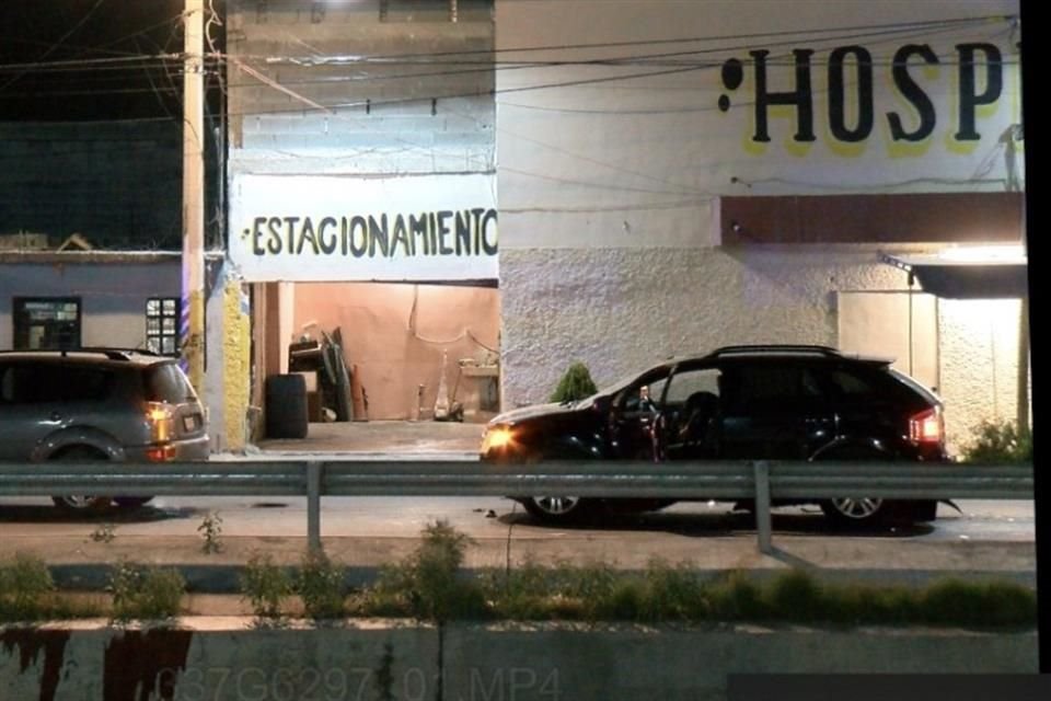 Después de ser perseguido, un conductor de una camioneta fue ejecutado de al menos tres balazos, mientras una mujer que lo acompañaba resultó lesionada, en el norte de la Ciudad.
