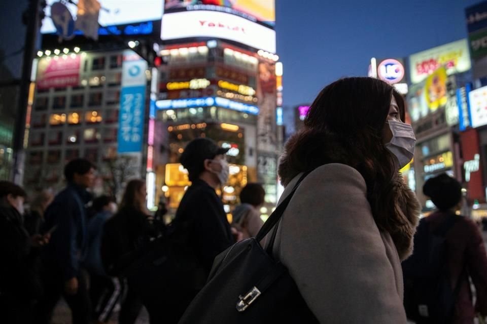 Japón elevó a 980 cifra de casos de coronavirus y registra 12 personas muertas a causa del patógeno.