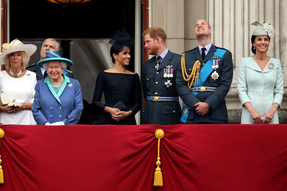 La Reina Isabel II y el Príncipe Enrique hablaron en privado por primera vez desde que los Duques de Sussex anunciaron su salida de la familia real.