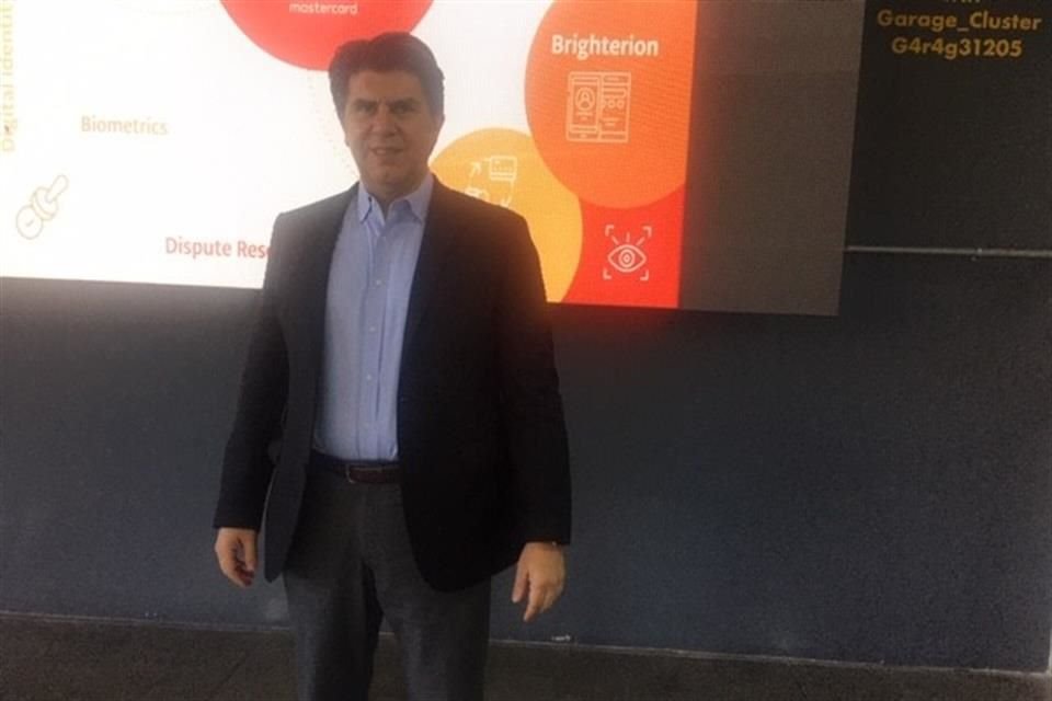 Patricio Hernández, directivo de Mastercard, recomendó fijar contraseñas complejas y no usar la misma para todas las cuentas.