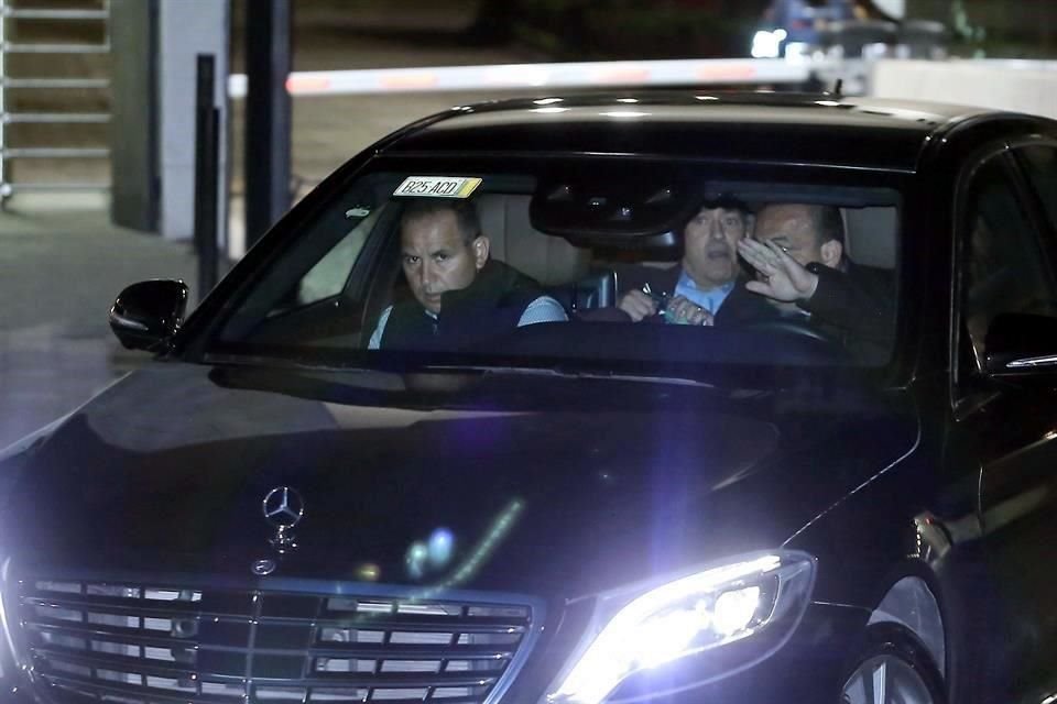 Manlio Fabio Beltrones (centro), ex dirigente del PRI, también disfrutó de aquella fiesta en la que se ofreció una mariscada cortesía del entonces Gobernador de Sinaloa, Quirino Ordaz.