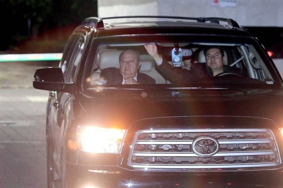El entonces Senador Carlos Romero Deschamps aún dirigía el Sindicato de Trabajadores de Petróleos Mexicanos; tras 26 años en el cargo, presentó su renuncia en octubre del 2019.