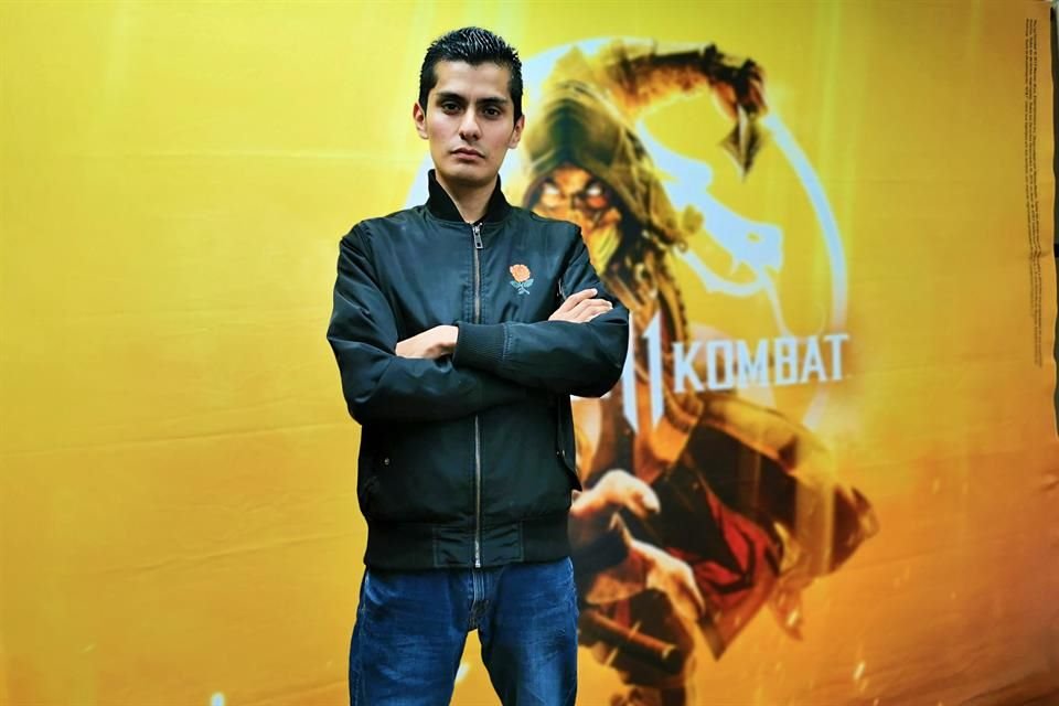 A sus 26 años, 'Mikelou' milita en la organización de esports Atheris y está a punto de titularse en la carrera de Administración de Empresas por la Universidad Tecnológica de México.