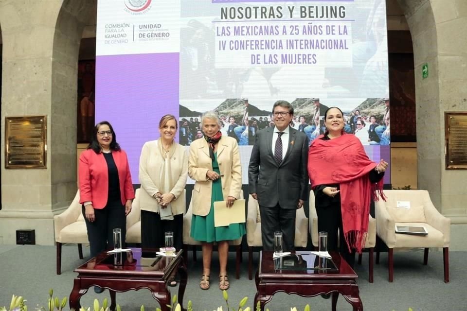 Presentación del documental 'Nosotras y Beijing, las mexicanas a 25 años de la Conferencia Internacional de las Mujeres', en la antigua sede del Senado.