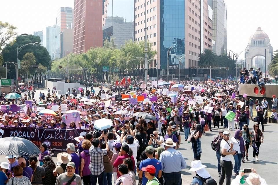 Marcha por Día Internacional de la Mujer para exigir justicia ante ola de feminicidios partió del Monumento a la Revolución rumbo al Zócalo.