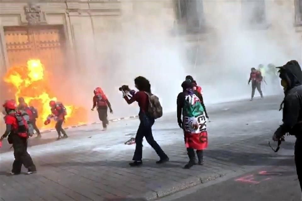 Manifestantes atribuyeron el ataque a grupos infiltrados.