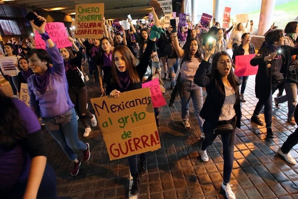 '¡Mexicanas al grito de guerra!' y 'Quiero sentirme segura al usar el metro',  compartieron las asistentes.