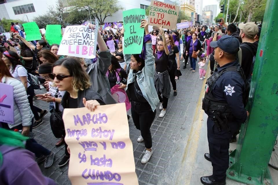 'No queremos ser valientes, queremos ser libres', 'Marcho porque estoy viva y no sé hasta cuando', y 'Hermana escucha esta es tu lucha', son algunas declaraciones en imagen.