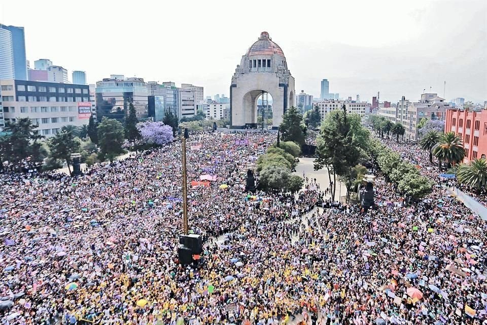 El Monumento a la Revolución lució abarrotado.