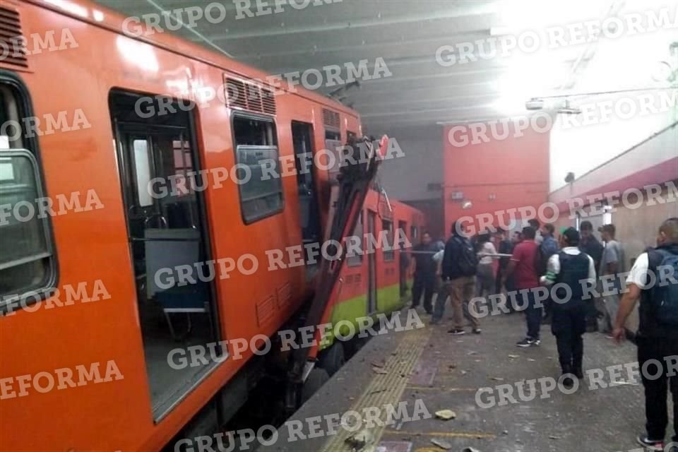 Al momento se reportan al menos dos heridos por el choque.