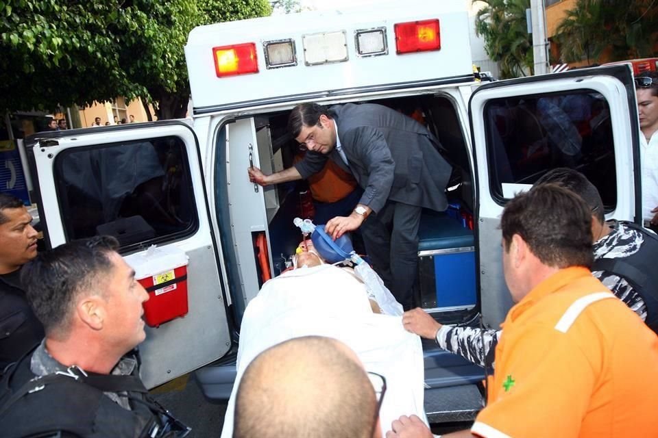 Una empleada del despacho sobrevivió, la trasladaron a un hospital en condición grave.