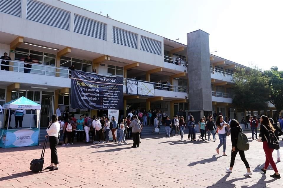 Las preparatorias en Jalisco suspenderán sus clases presenciales.