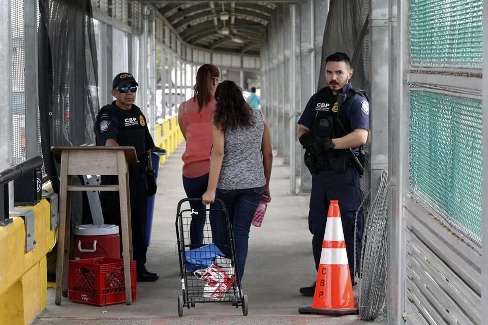 El Gobierno aseguró que el obtener asistencia médica por el Covid-19 no afectaría a migrantes que buscan la residencia legal.