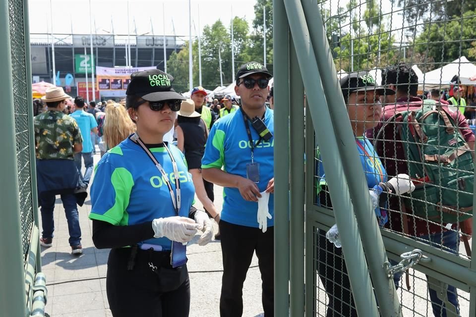 Elementos de ocesa utilizaron guantes como medida preventiva durante el acceso.