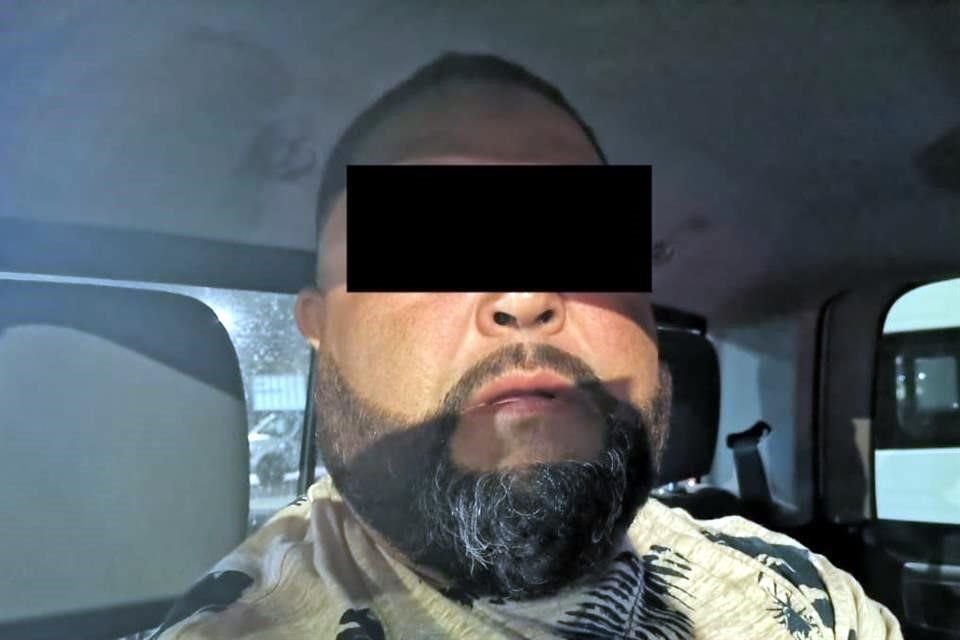 El policía vial Javier D., de 38 años, estaba armado aunque no se encontraba en servicio. Rostro cubierto por la autoridad.