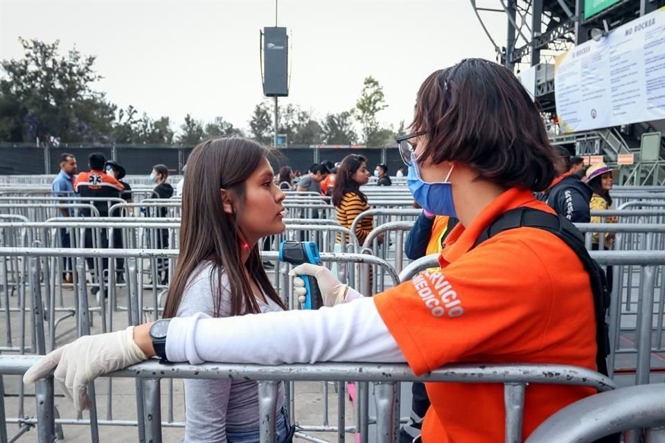 Las medidas de seguridad continuaron en el ingreso al Foro Sol.