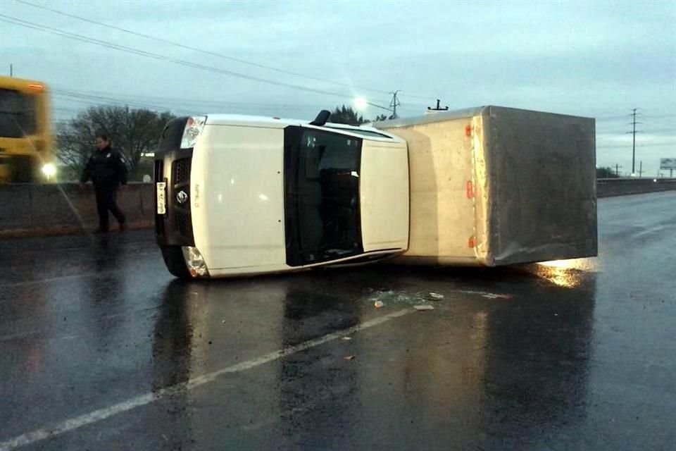 El accidente fue reportado a las 05:45 horas en la Carretera Miguel Alemán y la Avenida Julián Treviño Elizondo, informó la Cruz Roja.