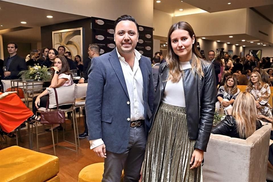 Christian Frey y Alexa Martínez
