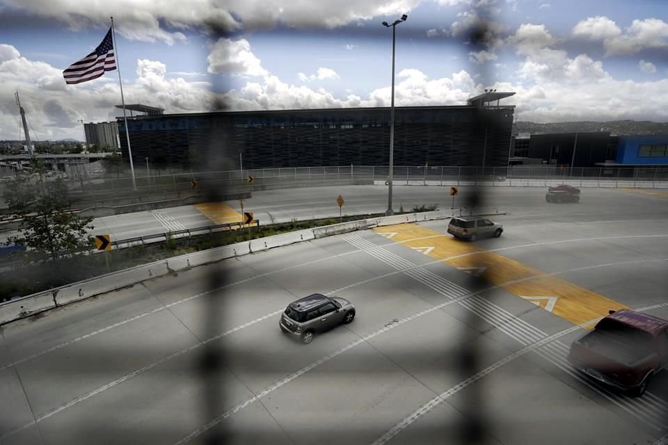 Vista desde San Diego de autos que se dirigen a Tijuana.