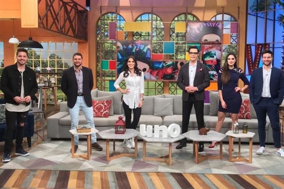 Horacio Villalobos, Sofía Aragón, Eddy Vilard, Adianez Hernández y William Valdés fueron los conductores de la emisión de este viernes.