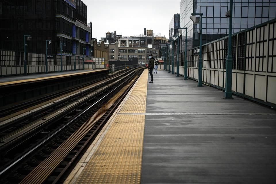 Las estaciones de Metro en NY lucen vacías.