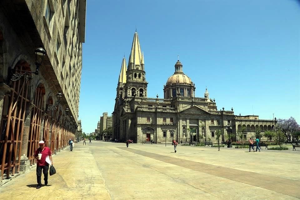 El aislamiento voluntario ante la pandemia del coronavirus le ha cambiado la cara al Centro Histórico de Guadalajara.