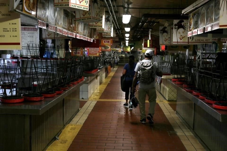 Al interior del Mercado el panorama fue el mismo, con una mayoría de locales cerrados.