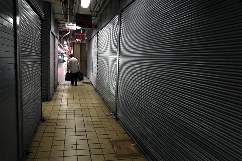 Al interior del Mercado el panorama fue el mismo, con una mayoría de locales cerrados.