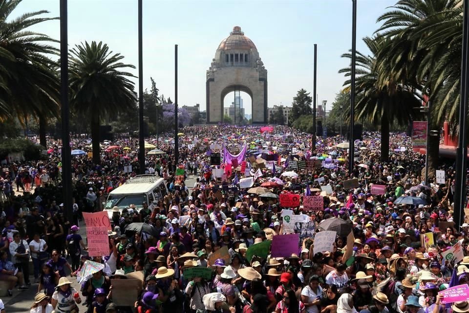 El ambiente el 8 de marzo pasado en el Monumento a la Revolución era festivo y familiar; las organizadoras estiman en 120 mil el número de asistentes.