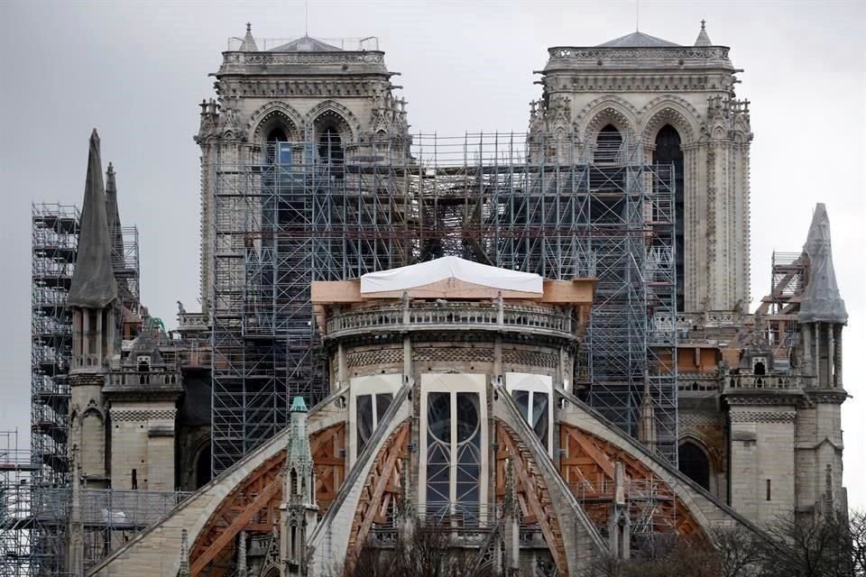 Después del incendio ocurrido en abril de 2019, la catedral se encuentra en proceso de restauración.