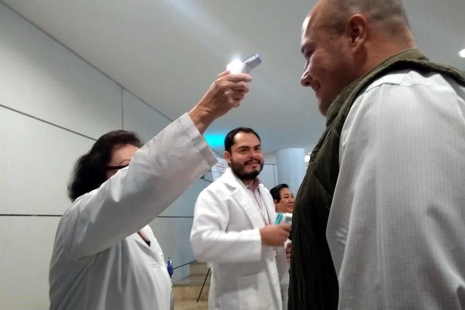 El Gobernador de Jalisco oficializó el plan de apoyo por la pandemia, que se había anunciado el viernes.