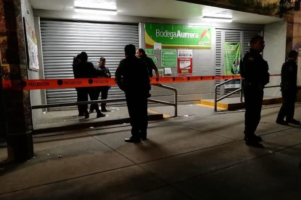 Los delincuentes escaparon a bordo de motocicletas y corriendo.