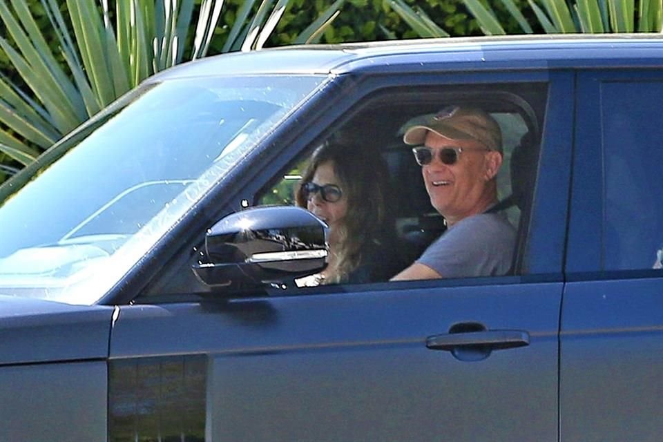 Hanks y Wilson arribaron a Los Ángeles en un vuelo privado.