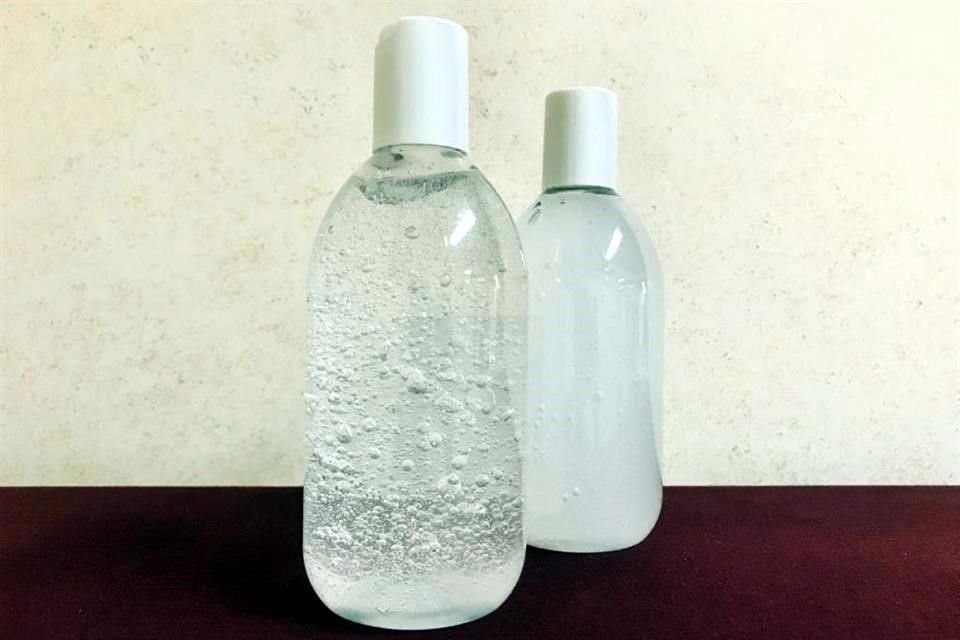 El gel antibacterial ya forma parte del equipo esencial para evitar contagios en los centros de trabajo.