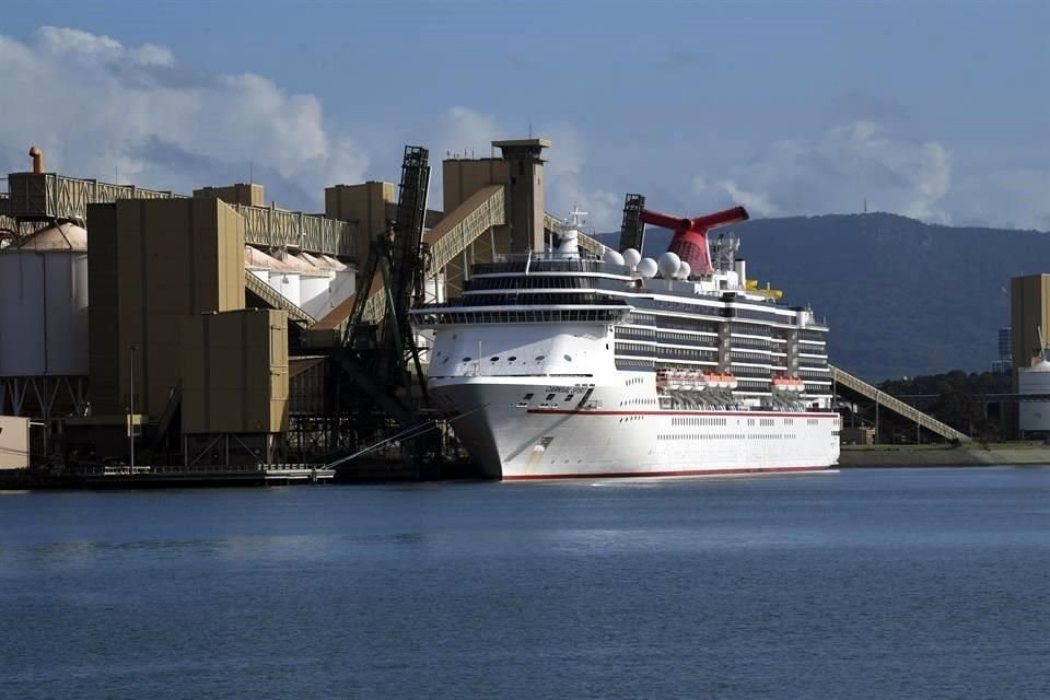 Carnival había escogido el puerto de Miami y el Puerto Cañaveral para reactivar los cruceros cuando los Centros para el Control de Enfermedades (CDC) de Estados Unidos levanten la prohibición de navegar, vigente desde marzo pasado. 