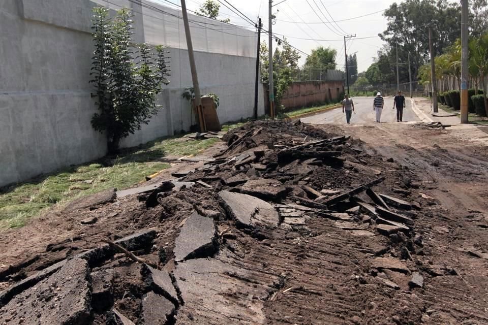 El temporal pasado las lluvias causaron daños severos en el Bulevar Bosques de Santa Anita.