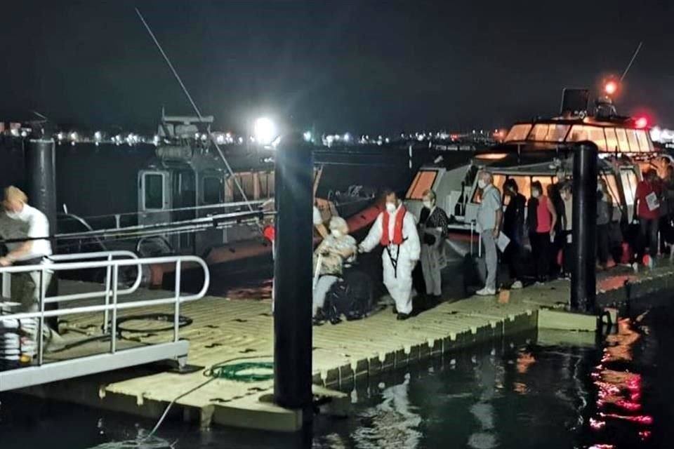 El desembarco se realizó anoche.