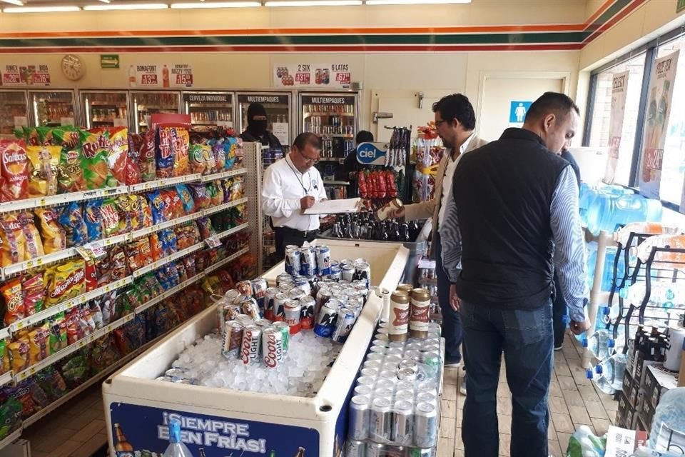 Tras el rumor de una supuesta restricción en la venta de alcohol, ante la emergencia por el Covid-19, el Gobierno de Jalisco lo desmintió.