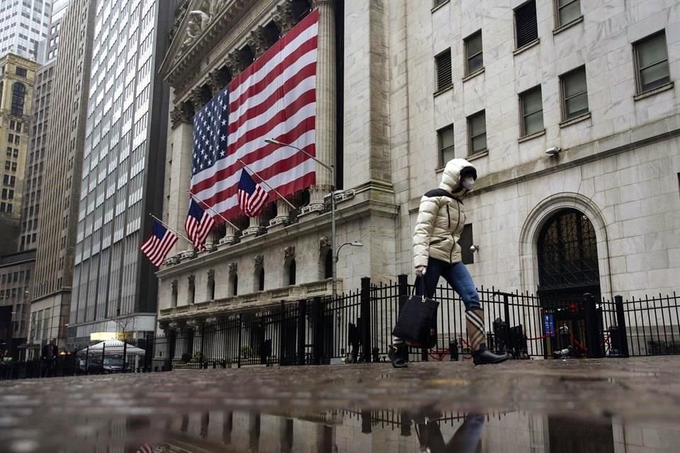 Wall Street abrió este jueves en rojo, aunque a los pocos minutos comenzó a operar con ganancias marginales.