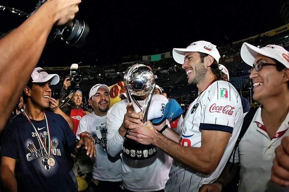 José Basanta fue campeón de Liga con Rayados en el Apertura 2009, Apertura 2010 y Apertura 2019.