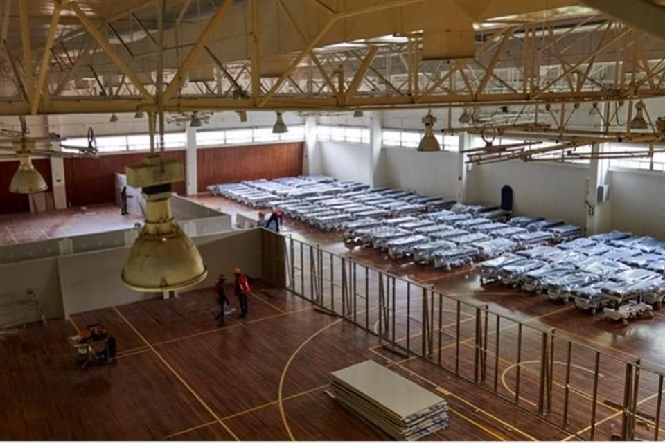 Este centro hospitalario fue adaptado en un gimnasio con un área mil 340 metros cuadrados, donde se albergarán 100 camas.
