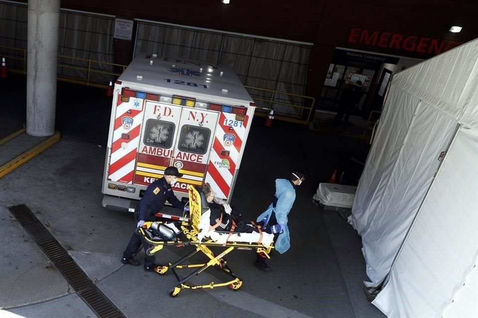 Un paciente llega a atenderse en un hospital de el Bronx.