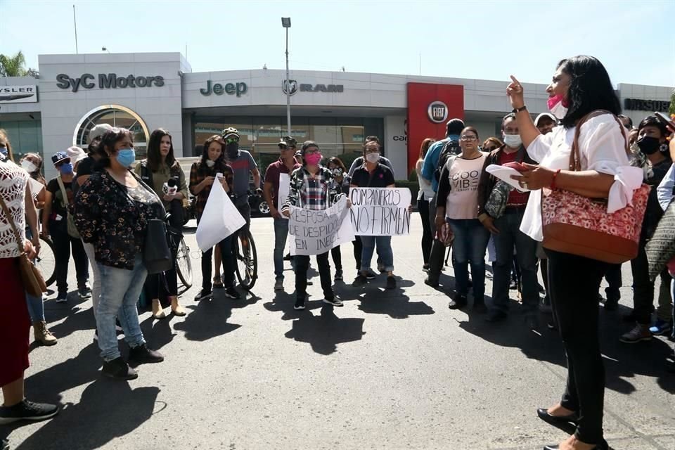 Trabajadores de campo del INEGI  se manifiestan en frente de sus oficinas por cancelación de contrato antes de tiempo a causa de la.contingencia del COVID-19