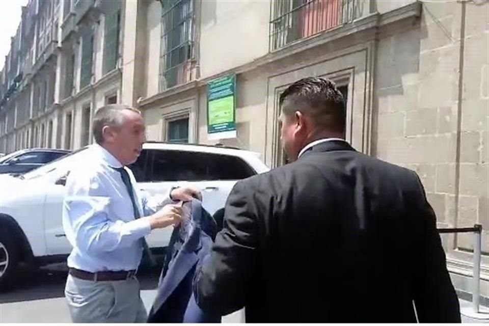 Emilio Azácarraga en su arribo a Palacio Nacional.