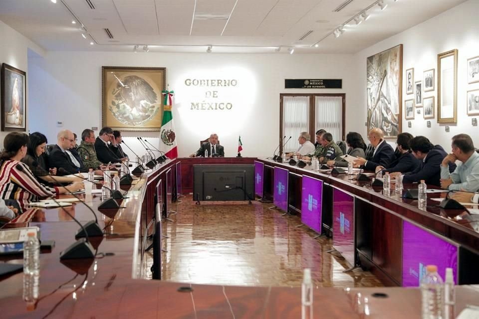 El Presidente AMLO se reunió con equipo de salud y secretarios de Estado para hacer una evaluación de las capacidades médicas ante Covid-19.