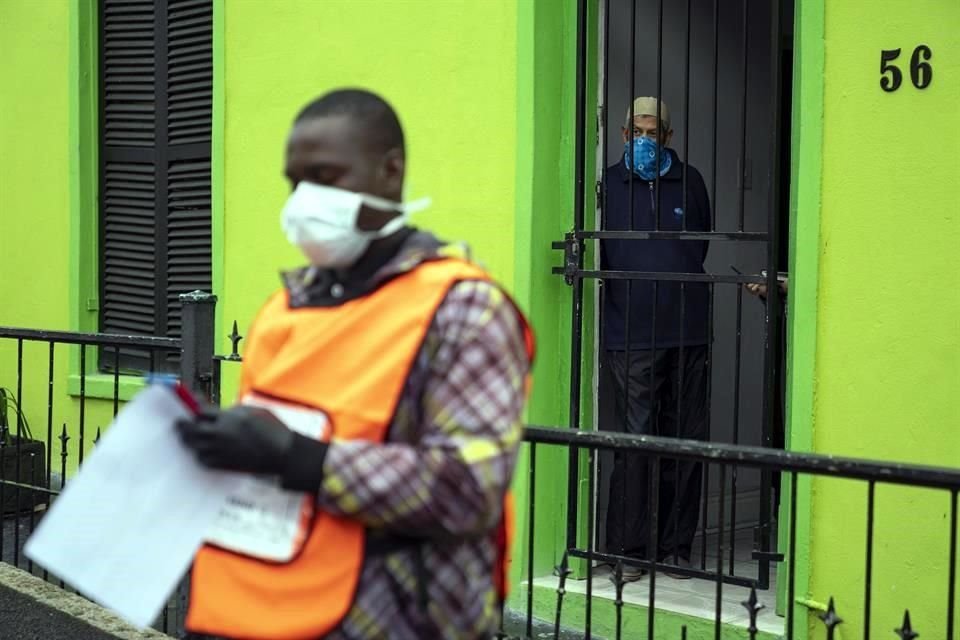 Trabajador de Salubridad en Ciudad del Cabo, Sudáfrica.