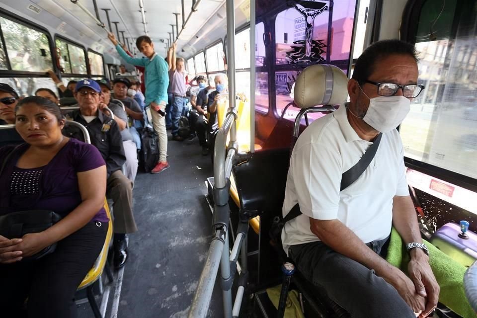 Benjamín Mora es conductor de la Ruta 258 D y prefiere usarlo para no exponerse al estar con tanta gente a diario.